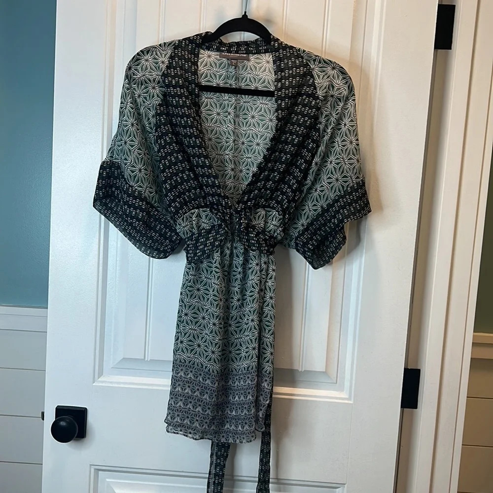 A Pea in the Pod Green and‎ Blue Sheer Maternity Tunic Top. Size Large.